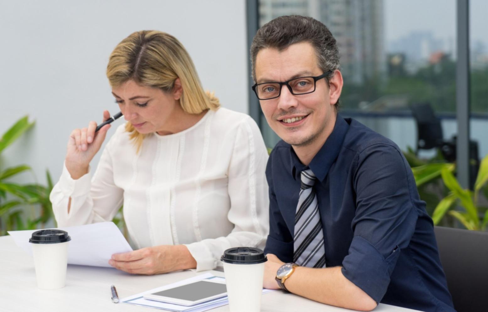Moderne Lernumgebung für Finanzbildung mit interaktiven Elementen